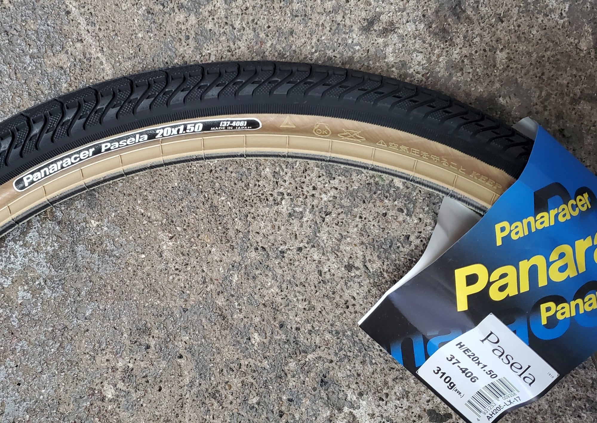 20x1.50 Panaracer Pasela BMX tire -  Black w/ skinwall