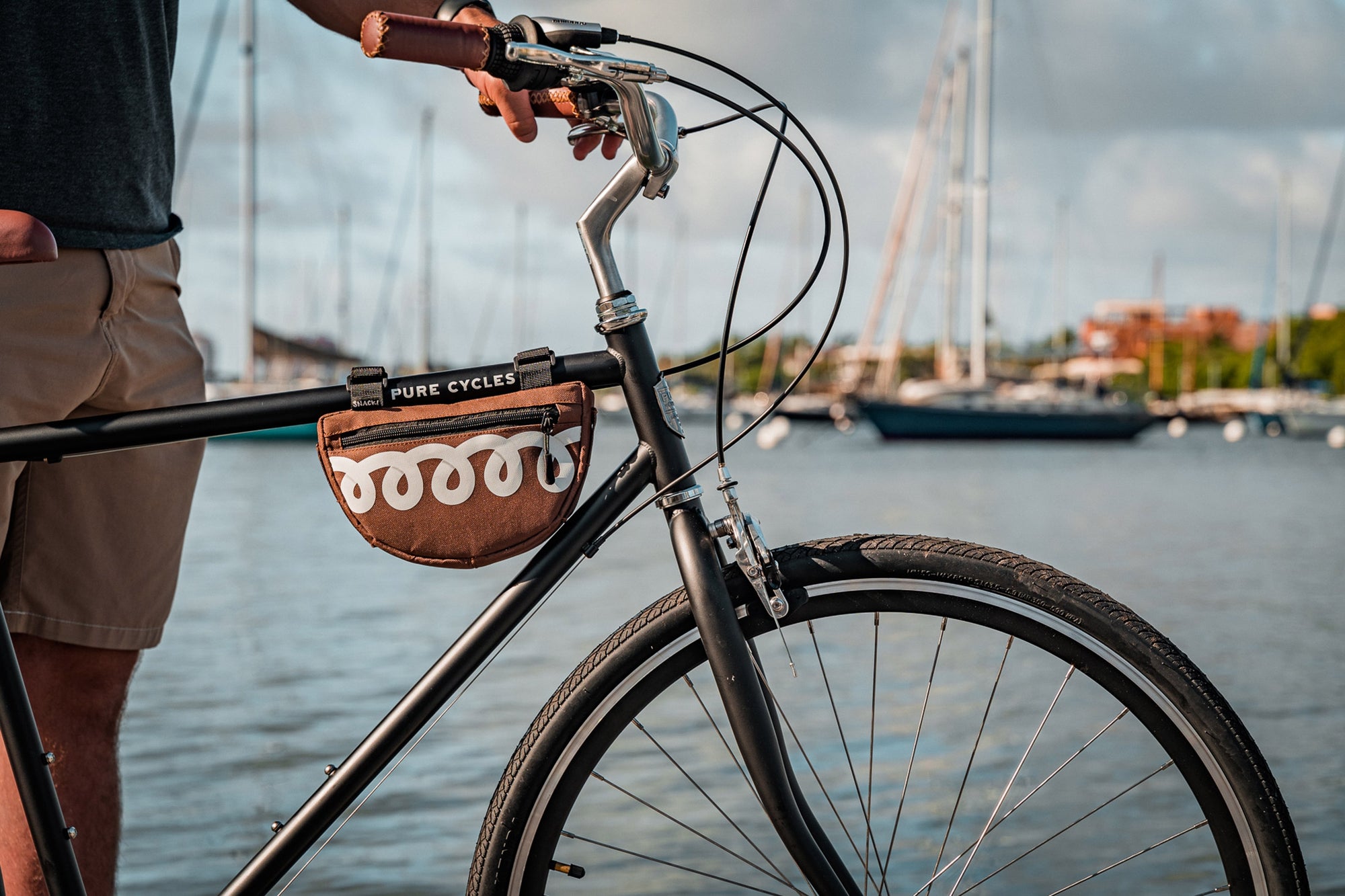 Snack! Frame Bag - Loopy Cupcake